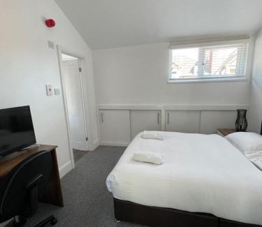 Newcastle-Under-Lyme House | ISUITES