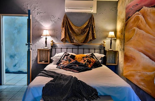 Bloemfontein House | IsZis Guest house