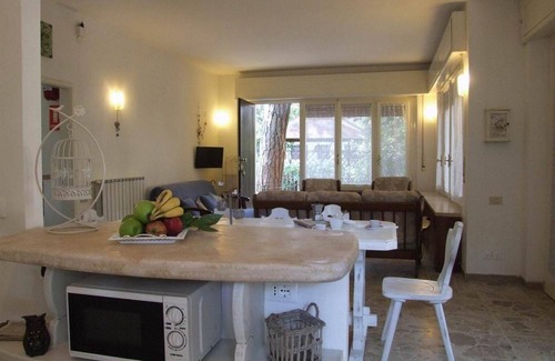 Marina di Castagneto Carducci Apartment | holiday flat 'Azalea' with terrace