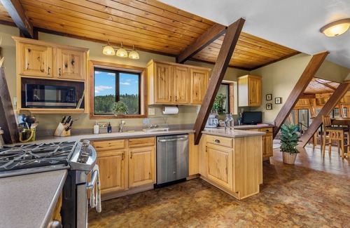 Baderville House | It's Aspen time in Flagstaff | Local Discounts