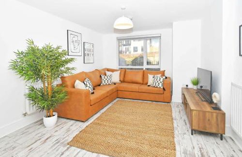 Stoke-on-Trent House | Ivory House by Truestays - 3 Bedroom House in Stoke-on-Trent