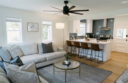 Lexington House | “Ivory Inn” Modern Stay w/Hot Tub - Greyline