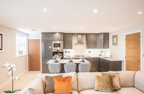 Reading Apartment | Ivory Lodge