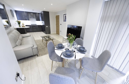 Reading Apartment | Ivory Lodge