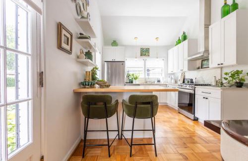 Indianapolis House | Ivy Grace - 4 Br, Stylish, Pet-friendly Retreat