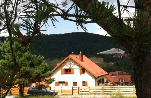 Wysowa-Zdroj Villa | Józefówka - dom z 4 sypialniami, z balią ,dużym tarasem i pięknym widokiem na Wysową