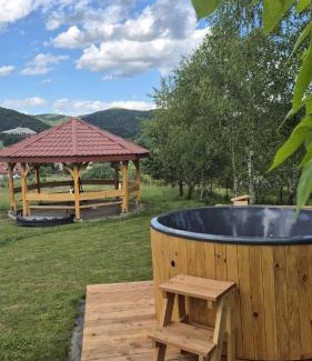 Wysowa-Zdroj Villa | Józefówka - dom z 4 sypialniami, z balią ,dużym tarasem i pięknym widokiem na Wysową