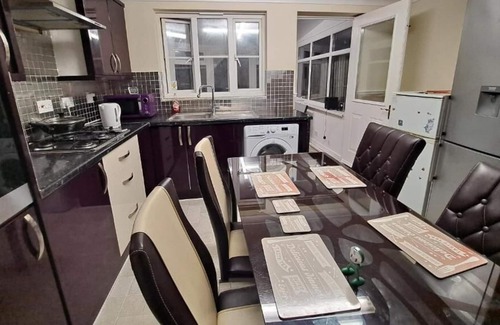 Thamesmead House | J&A Stay