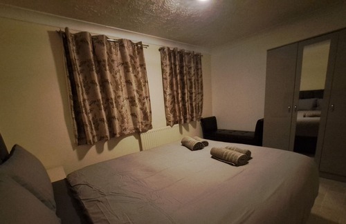 Thamesmead House | J&A Stay