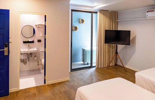 Chan Kasem Hotel | J Place Hotel