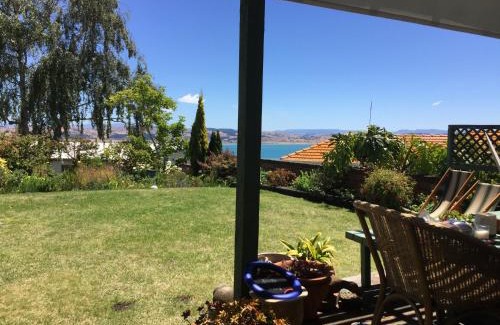 Hospital Hill House | Jacaranda Lodge - Napier Hill Holiday Home