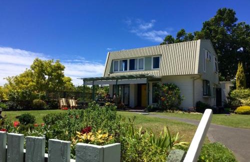 Hospital Hill House | Jacaranda Lodge - Napier Hill Holiday Home