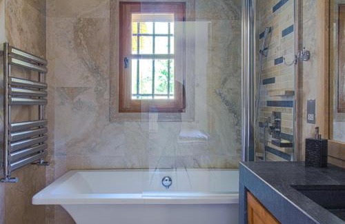 Saint-Julien-d'Asse Villa | Jaccuzzi | Pool | Golf | Tennis | Boules court