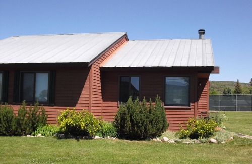 Clark House | Jack Rabbit - Experience the beautiful Elk River