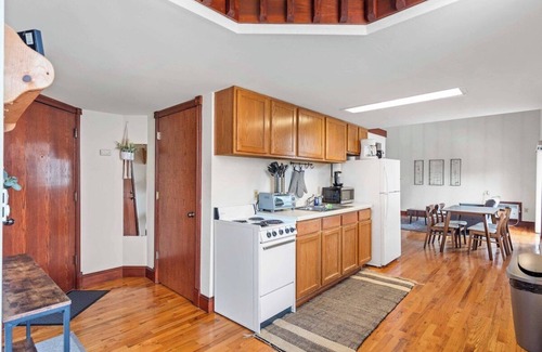 Madison Apartment | Jacuzzi 1BR loft w/den/office-open concept