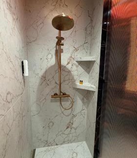 Grzegorzki Apartment | Jacuzzi Glass-House Wislane Tarasy with Sauna and Parking