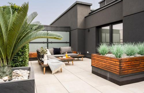 Targowek Apartment | Jacuzzi Haven in Warsaw - Private Terrace & Parking