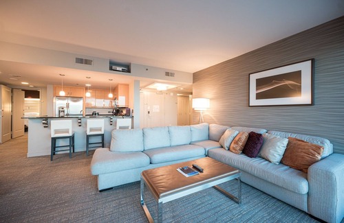 Las Vegas Resort | Jacuzzi Suite - Center Strip - Projection Screen TV - Full Kitchen