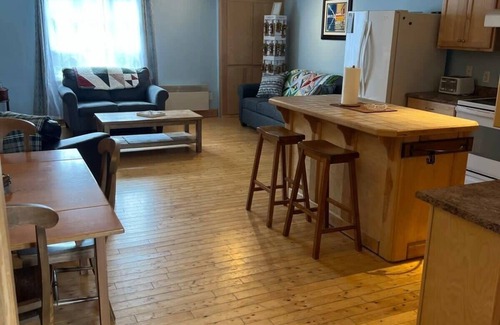 Twillingate Apartment | Jagged Rocks Summary: