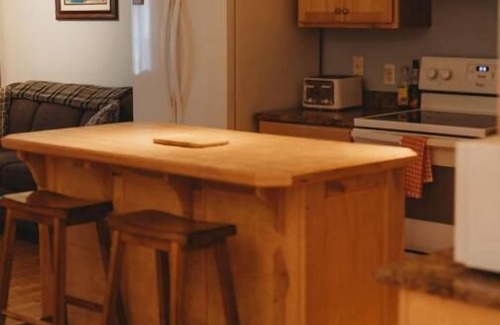 Twillingate Apartment | Jagged Rocks Summary:
