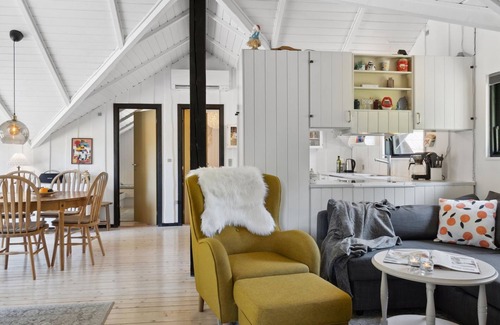 Hou House | "Jahn" - 1.8km from the sea by Interhome