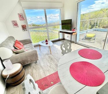 Reichsfeld Villa | JANÉA Deep Red House