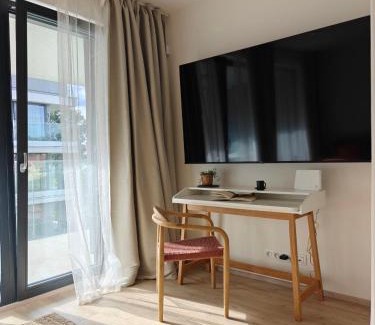 Palmovka Apartment | Japandi Pearl Designed Studio,Parking ,Aircon, O2