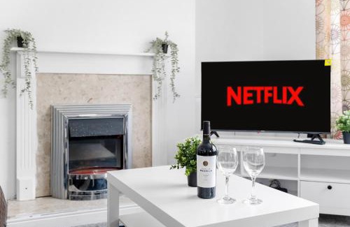 Newark upon Trent Apartment | JASIG APARTMENTS - Comfy 3 Bedroom house in Nottingham, Sleeps 6