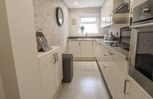 Lytham St. Anne's Cottage | JASMINE COTTAGE, pet friendly, with a garden in Lytham St. Annes