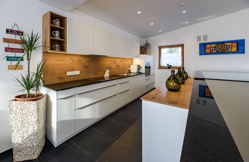 Laces Apartment | Jasmine guest suite