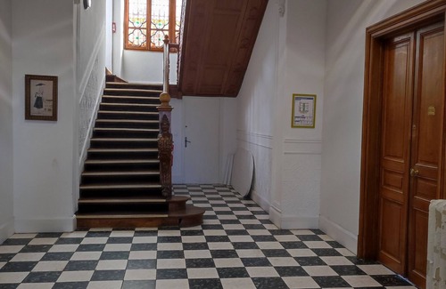 Jausiers Apartment | Jausiers - Cozy 2BR Apartment in Château with Pool, Sauna & Free Wi-Fi