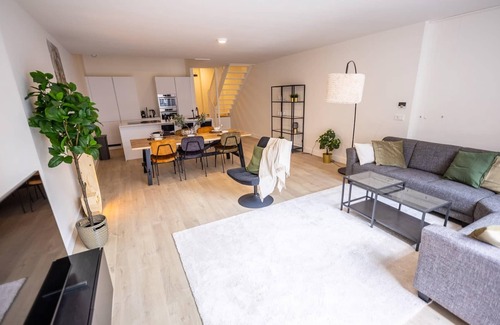 Delfshaven Apartment | Jaw-dropping 3 Bedroom Apartment 117m2 -NB304J-