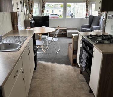 Flamborough Apartment | Jay 35 4 bed sleeps up to 8 dog friendly caravan Thornwickbay haven site on East coast