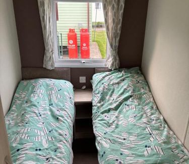 Flamborough Apartment | Jay 35 4 bed sleeps up to 8 dog friendly caravan Thornwickbay haven site on East coast