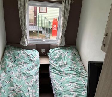Flamborough Apartment | Jay 35 4 bed sleeps up to 8 dog friendly caravan Thornwickbay haven site on East coast