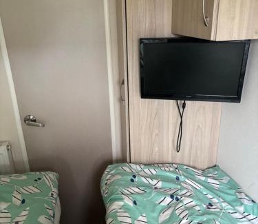 Flamborough Apartment | Jay 35 4 bed sleeps up to 8 dog friendly caravan Thornwickbay haven site on East coast