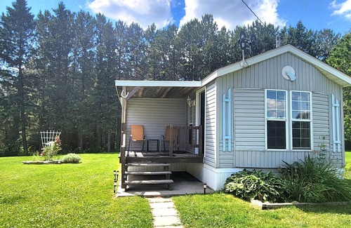 Esko Cottage | Jay Cooke Cottage: Autumn Colors Headquarters, dog +, largeyard & firepit