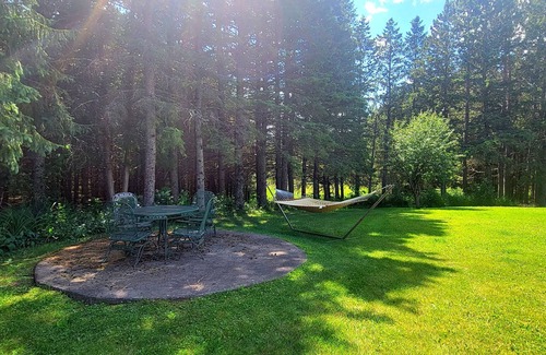 Esko Cottage | Jay Cooke Cottage: Autumn Colors Headquarters, dog +, largeyard & firepit