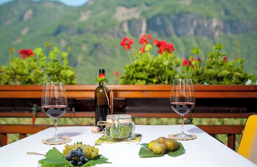 Auer Apartment | JAZZ quiet, cozy apartment with sunrise view. 10min from Lake Kaltern