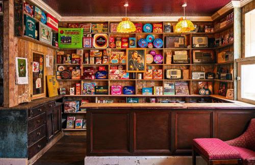 Dingle House | JB O Sheas self catering pub