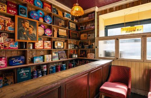 Dingle House | JB O Sheas self catering pub