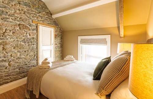 Dingle House | JB O Sheas self catering pub