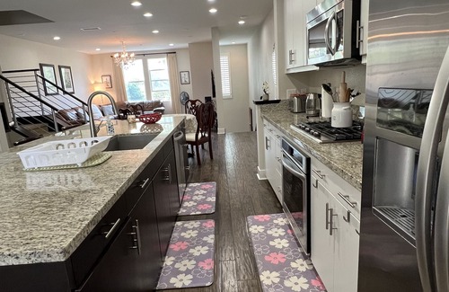 Aliso Viejo House | Jenny's Modern Luxury 3B Townhome in Aliso Viejo