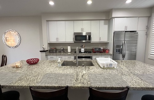 Aliso Viejo House | Jenny's Modern Luxury 3B Townhome in Aliso Viejo