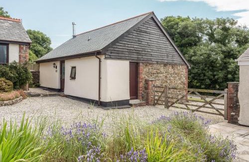 Holsworthy House | Jenny Wren