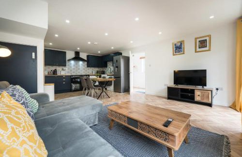 Hanham House | Jersey King, Stylish house with WIFI