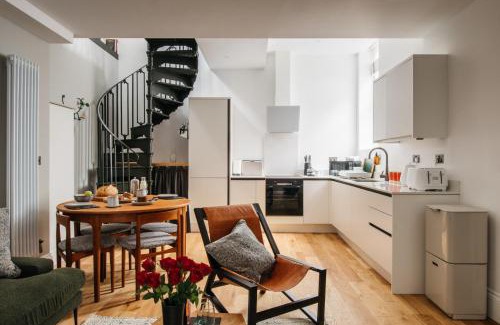 Canterbury House | Jesticos, Very Central Beautiful , 1 FOC Parking Included