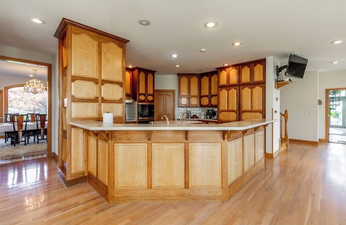 Hermann House | Jett Manor - Hermann, MO 13-Acre Private Estate w/Hot Tub, Sauna & Scenic Views