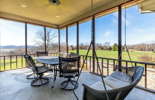 Hermann House | Jett Manor - Hermann, MO 13-Acre Private Estate w/Hot Tub, Sauna & Scenic Views