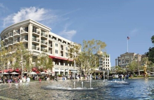 Downtown Condo | Jewel City Gem in the heart of Glendale walk to Americana